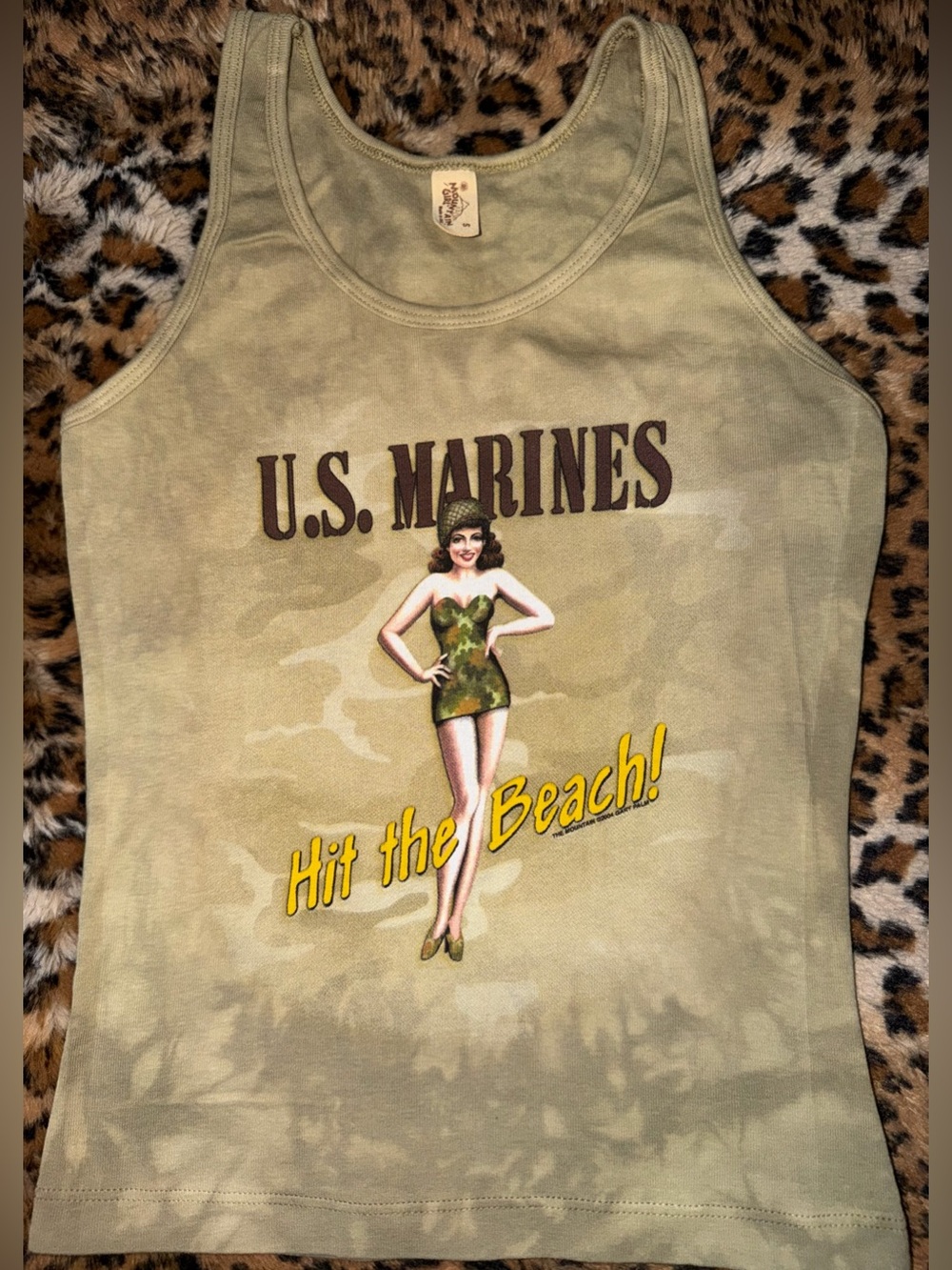 Vintage The Mountain Pin-Up Girl Tank Top Size Small